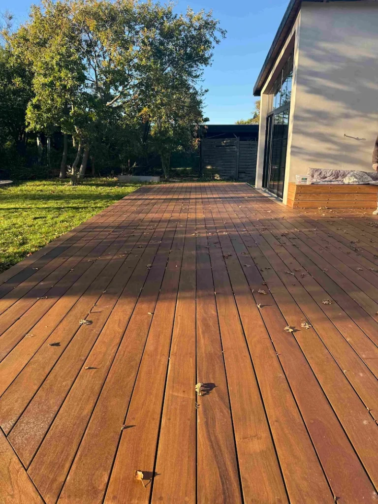 terrasse af massivt træ